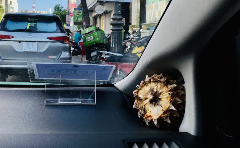 Bỏ túi cách khử mùi xe ô tô