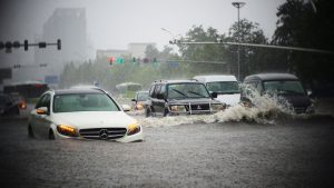 Mẹo xử lý khi xe ô tô bị ngập nước có nguy cơ chết máy