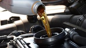 Xe ô tô đang đi giữa đường bị chết máy phải làm sao?