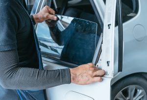 Nguyên nhân và cách phục chế cửa kính ô tô trạng thái